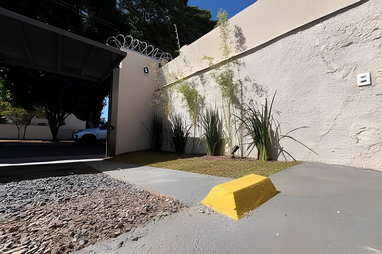 Studio 9/Ar Cond./Ao lado HC UFU