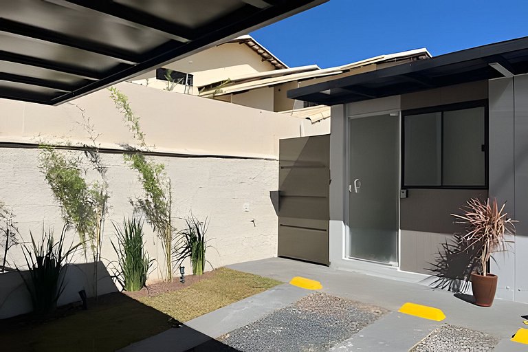 Studio 7/Ar Cond./Ao lado HC UFU