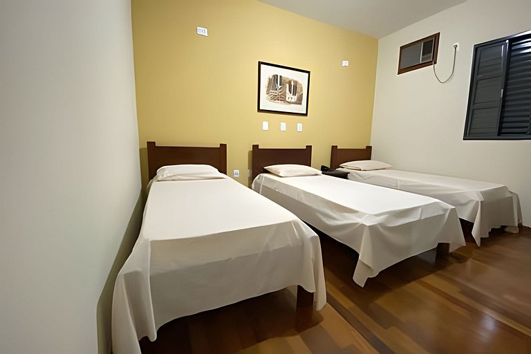 Flat 101e102/Portaria 24hrs/2 Quartos/Ar