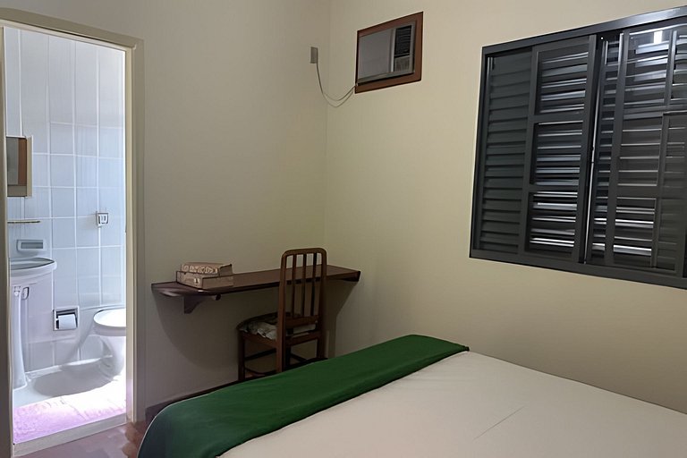 Flat 110/Portaria 24 hrs/Ar Cond