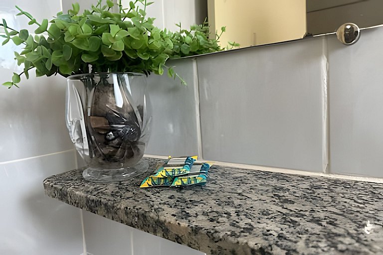 Flat 110/Portaria 24 hrs/Ar Cond