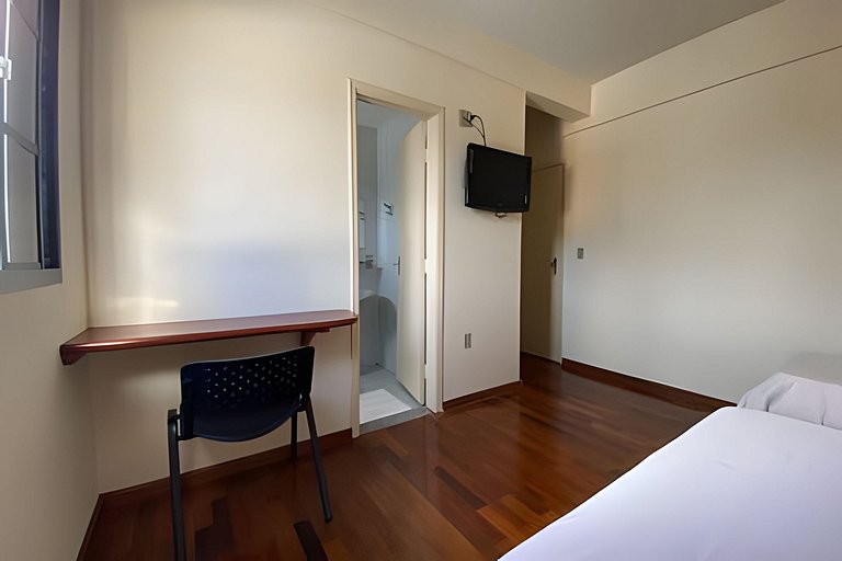 Flat 109/Portaria 24 hrs/Ar condicinado