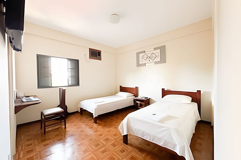 Flat 216/Recepção 24h/Estacionamento/Ar