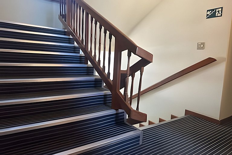 Suíte 216/Recepção/Estacionamento/Ar