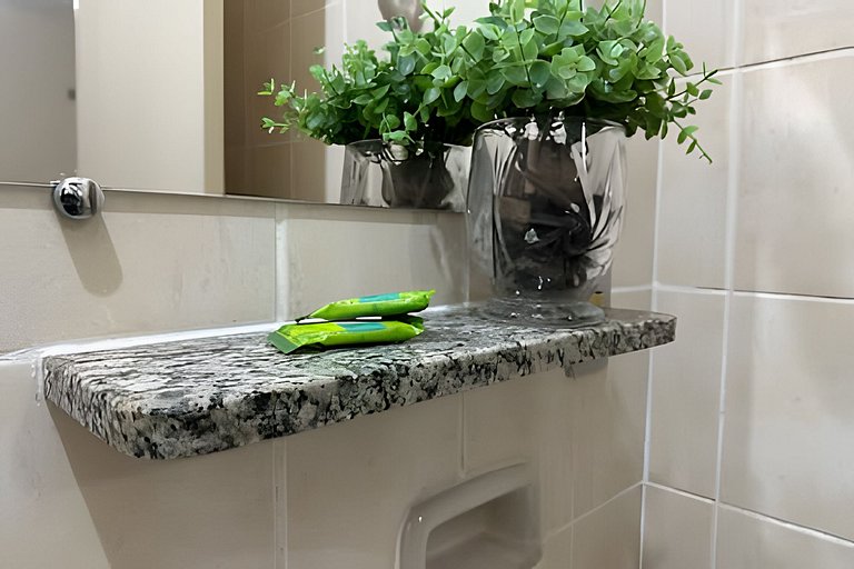 Suíte 211/Ao lado UFU/Estacionamento/Recepção