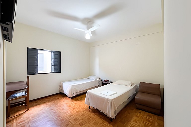 Flat 213/Recepção 24h/Estacionamento/Ao lado UFU