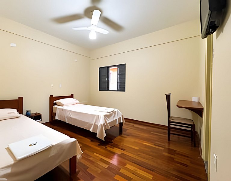 Flat 111/Estacionamento/Recepção 24h/Ao lado UFU