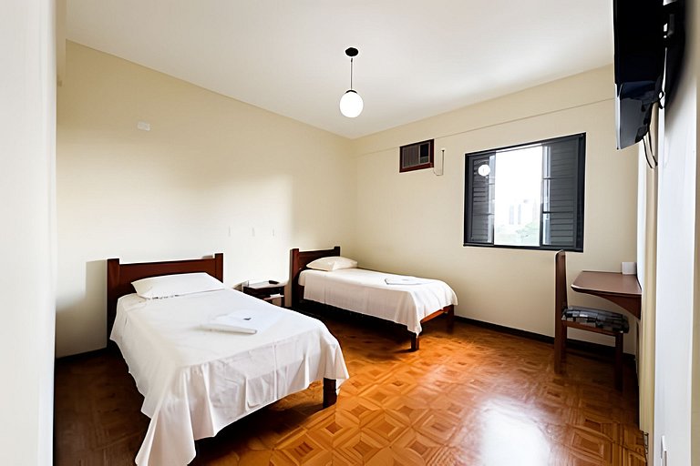 Flat 204/Ar/Recepção 24h/Estacio