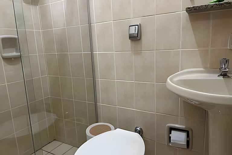 Flat 204/Ar/Recepção 24h/Estacio